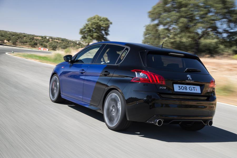  Peugeot 308 GTi 2017 года  (WW) (фото 19 из 50)